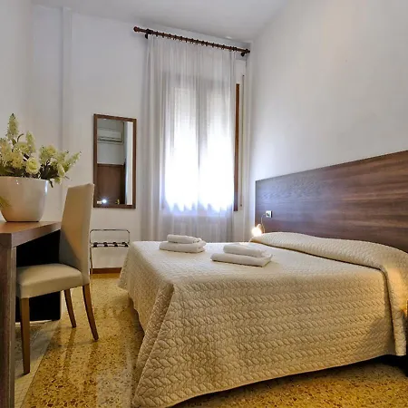 Al Santuario Otel Peschiera del Garda